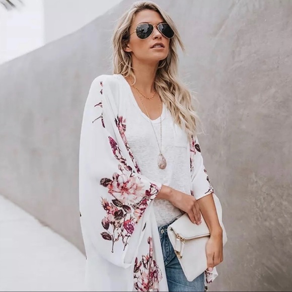 Boutique Tops - ✨Silky Floral Patterned Floral Kimono✨
